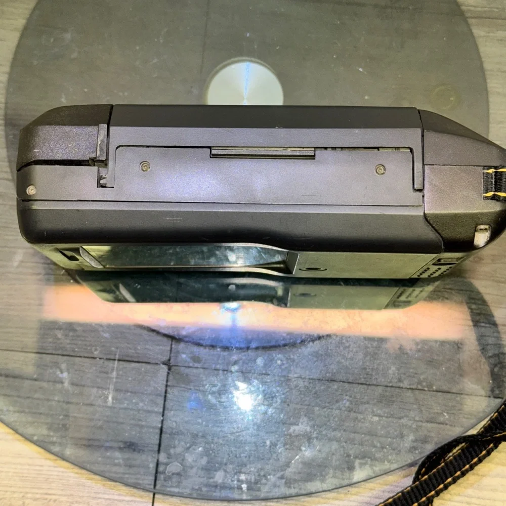 Vintage Polaroid Captiva SLR SE Instant 95 Film Camera Auto Focus Black